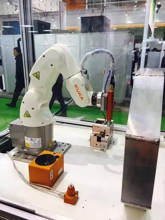 KUKA機器人